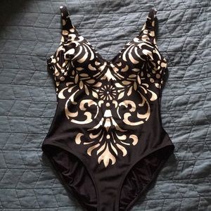 One Piece Gottex bathing suit Small M petite Lined